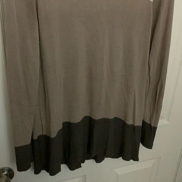 Neutral Lightweight Color-block Sweater - Picture 2 of 5